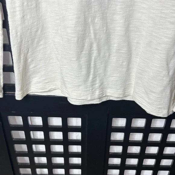 🤍 Talbots Cream Embroidered Peacock Floral Top Petite Long Sleeve 🤍 - Picture 4 of 14